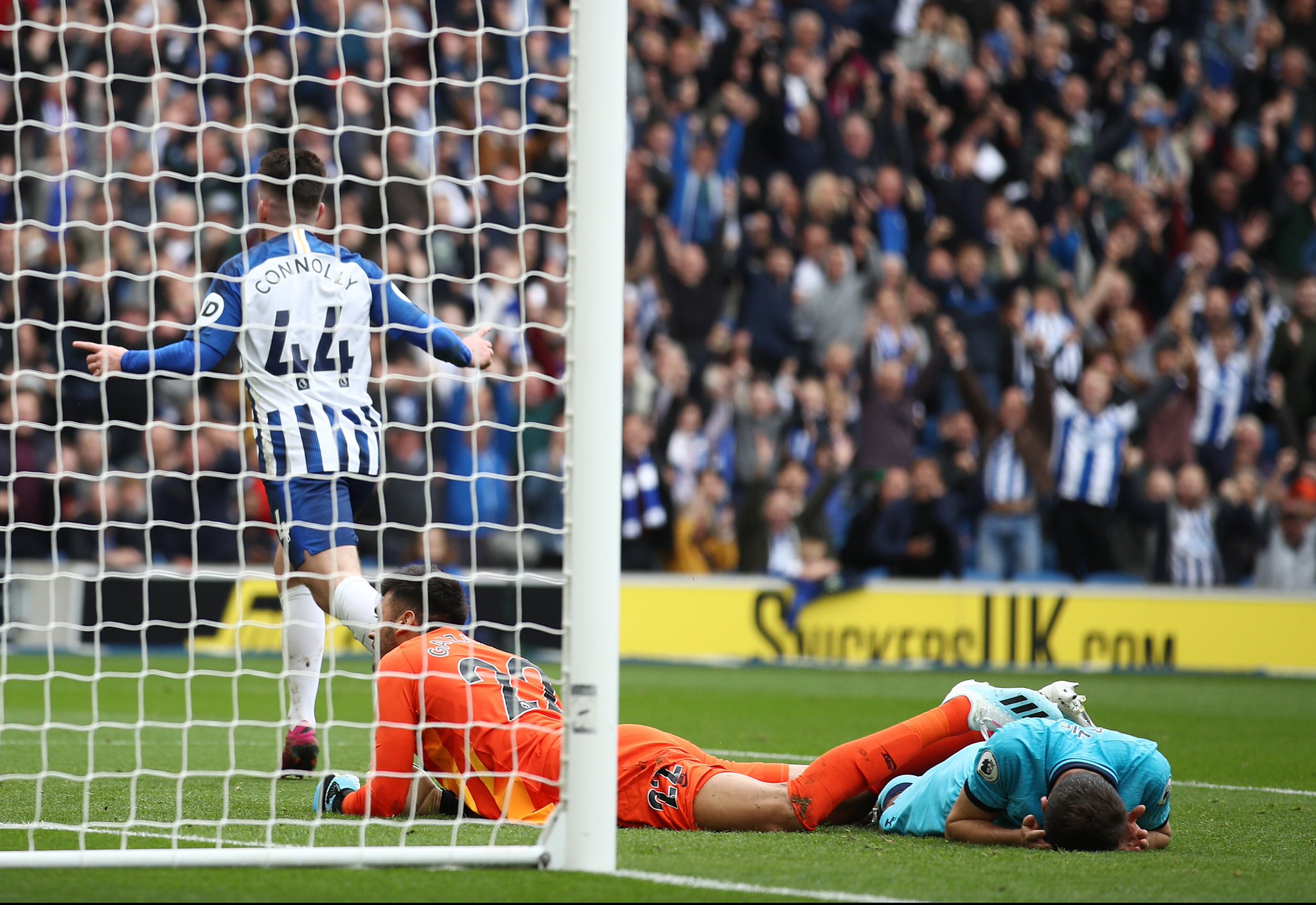 随着足球在 随着足球在